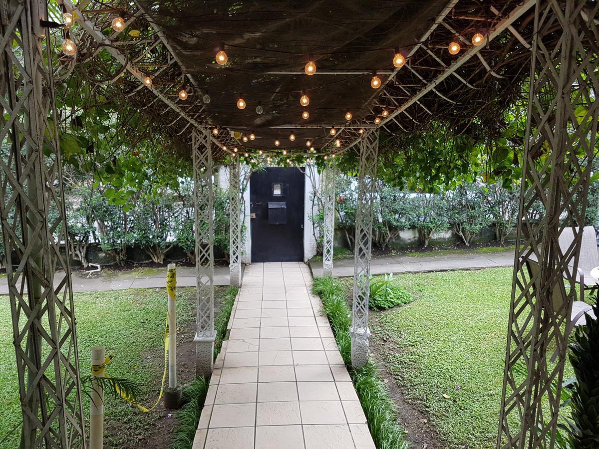 Hostal Aqui Me Quedo 圣佩德罗苏拉 外观 照片
